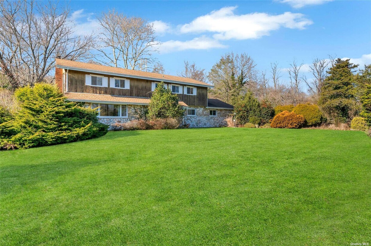 Primary Photo - 37 Grayon Dr