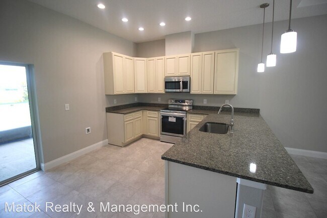 Building Photo - 3 br, 2 bath House - 4 Lindsay Dr Unit B