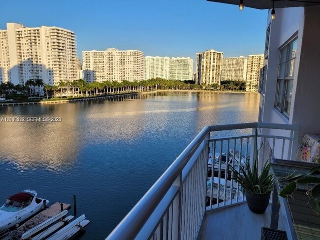 Building Photo - 18081 Biscayne Blvd