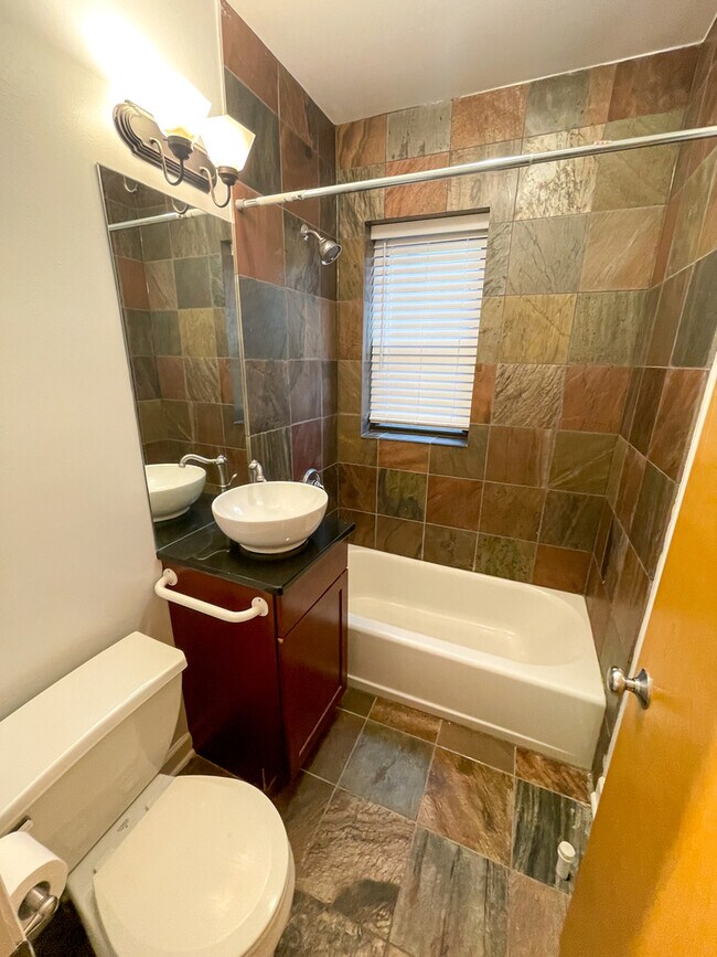 Foto del edificio - 6736 N Glenwood Ave