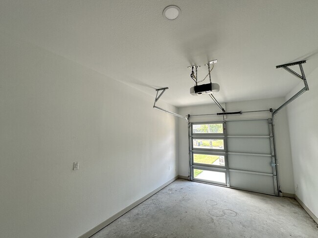 Building Photo - 107 Ross St