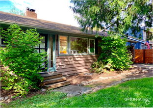Building Photo - 9126 Matthews Ave NE
