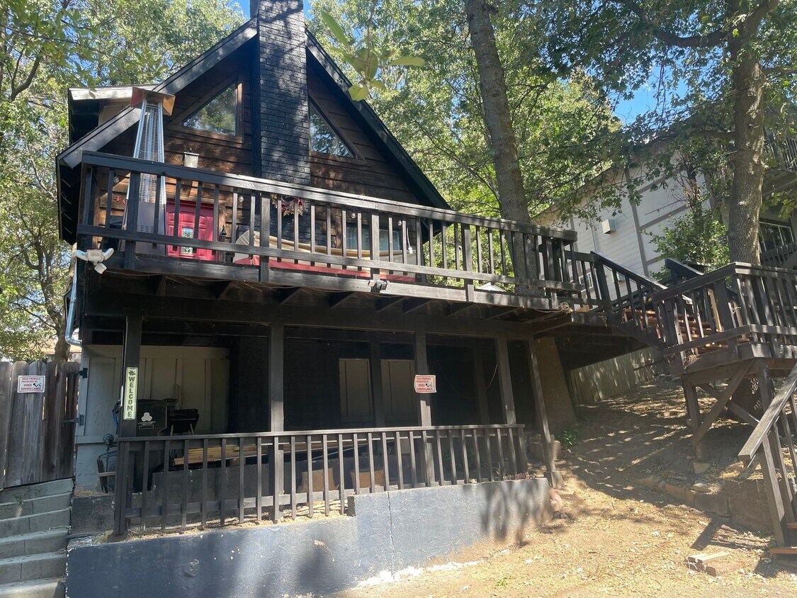 Foto principal - Fabulous home in the woods!