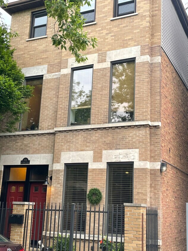 Foto principal - 1255 N Honore St