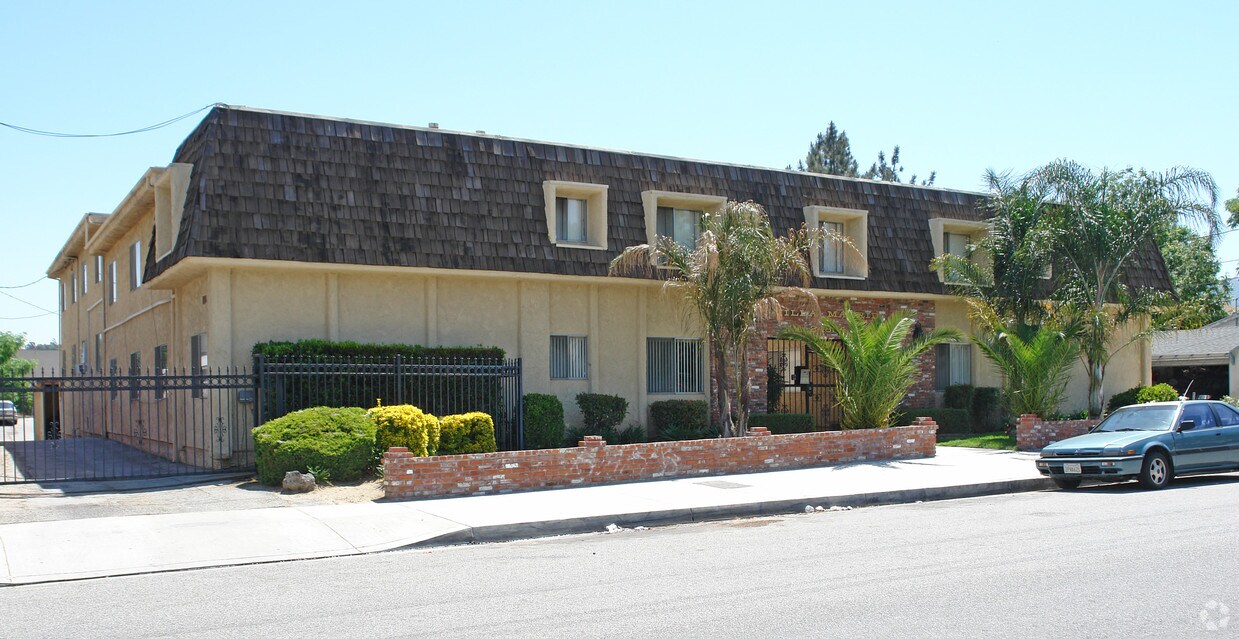 24884 Walnut St, Newhall, CA 91321 Apartments in Newhall, CA