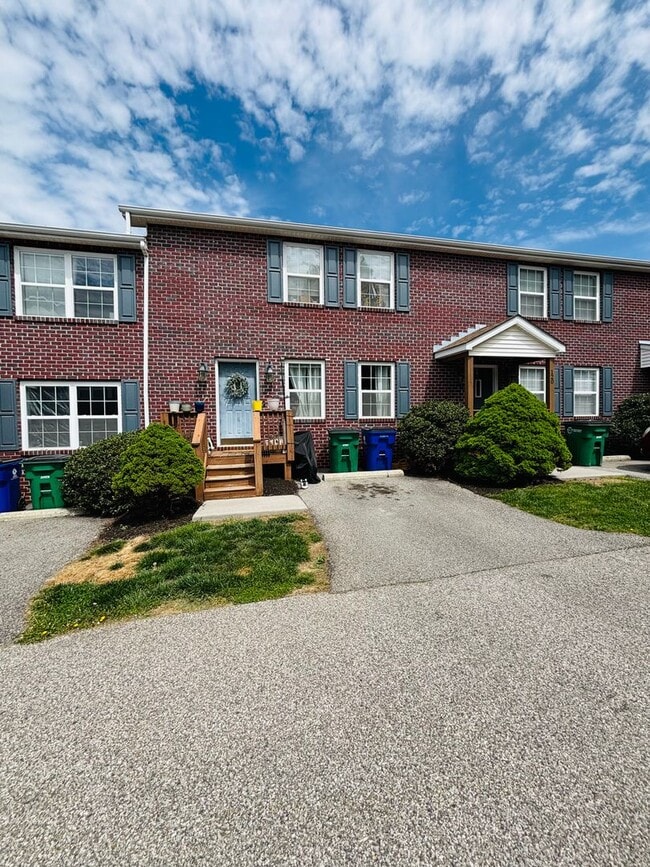 Building Photo - 130 Hunters Ridge Ln