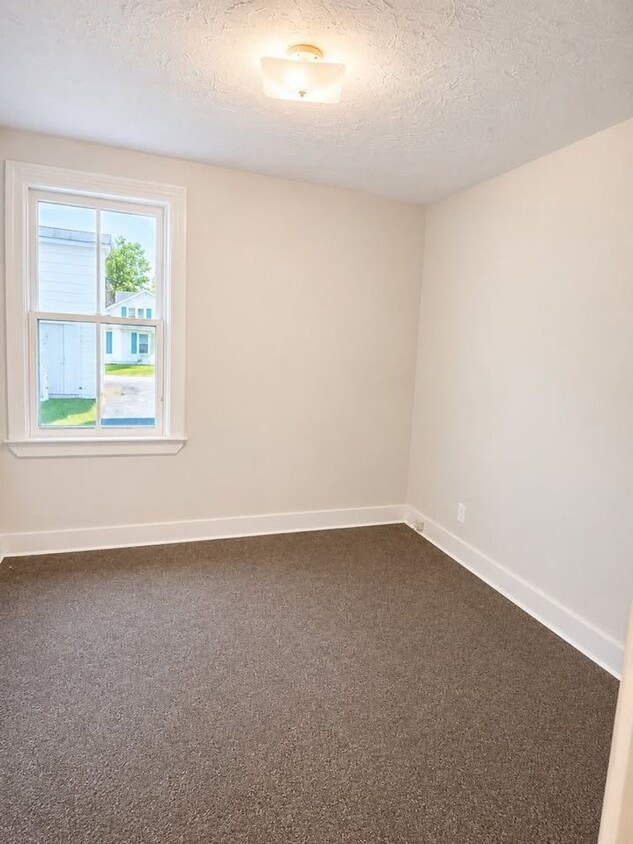 Building Photo - 50-52-52 Rowe Ct