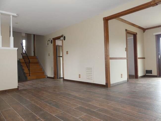 Foto del edificio - Remodeled 4 bedroom! Fenced backyard! 2 Ca...