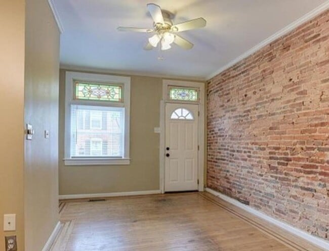 Building Photo - 815 S Decker Ave