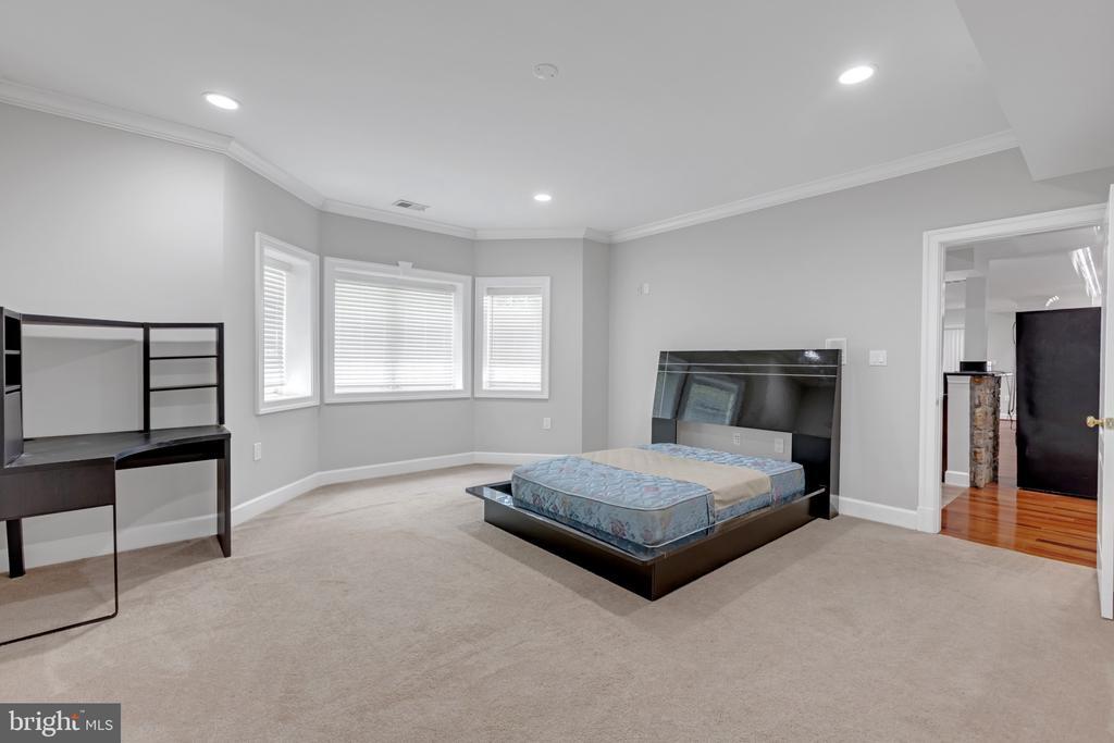 Foto principal - 6529 Fairlawn Dr