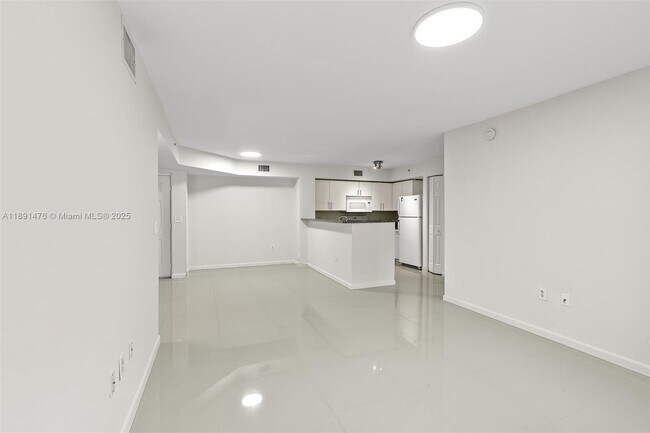 Foto del edificio - 2041 Renaissance Blvd