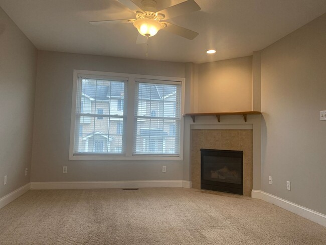 Foto del edificio - 2 Bedroom Ashton Estates Townhouse- Availa...
