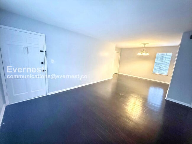 Foto del edificio - 2201 Montreat Cir