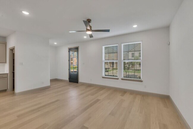 Foto del edificio - "Brand New 3 Bedroom, 2.5 Bath Townhome in...