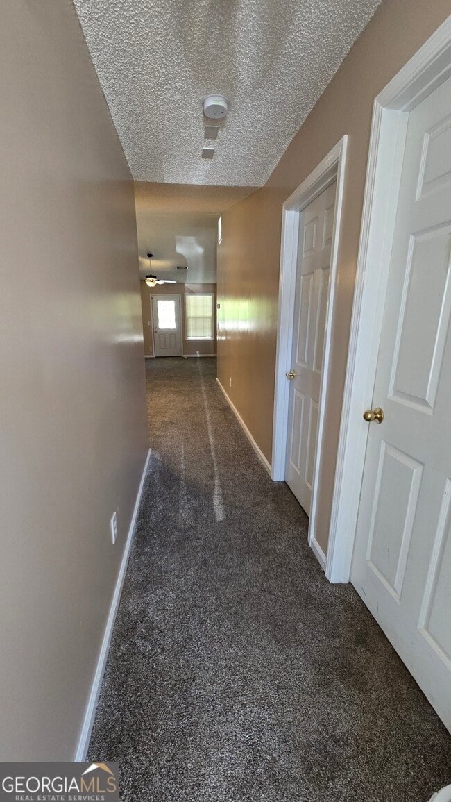 Foto del edificio - 1731 Summerwoods Ln