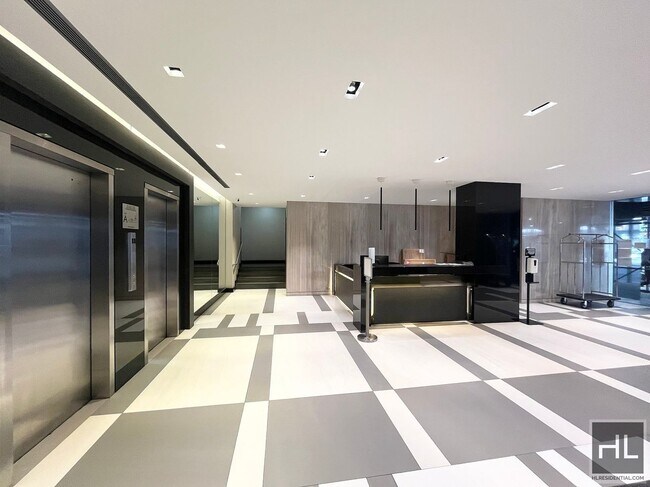 Building Photo - 5 AVENUE
