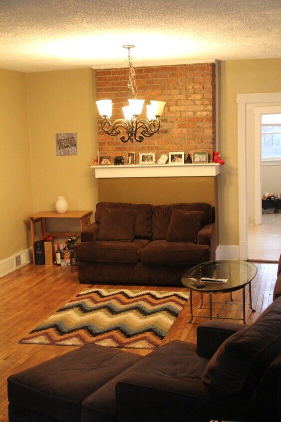 Primary Photo - 2317 Sherbrook St