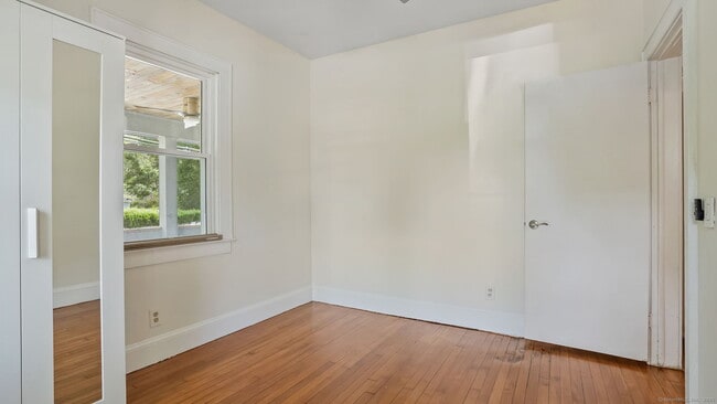 Building Photo - 75 W Parish Rd