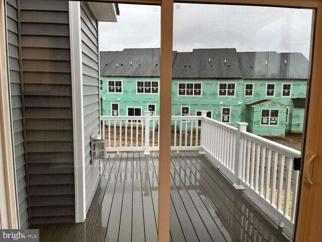 Building Photo - 39 Ladbroke Dr