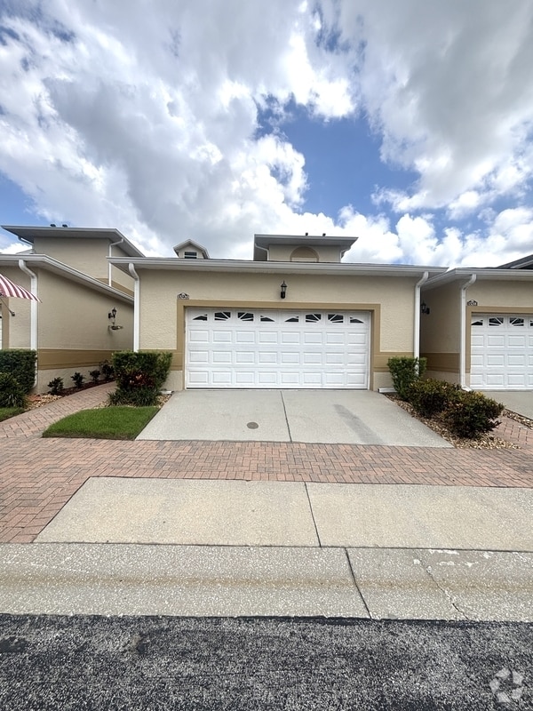 Building Photo - 13220 Fountainbleau Dr