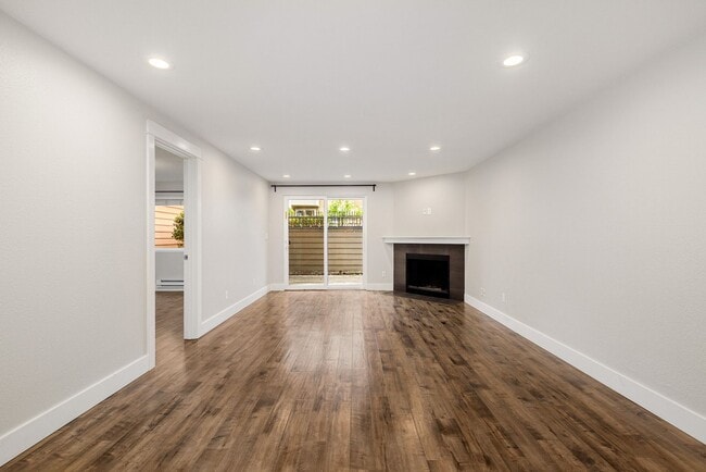 Foto del edificio - Modern 2 Bedroom 2 Bathroom Condo Close to Downtown Kirkland