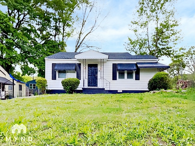 Building Photo - 324 Autumn Ln SW
