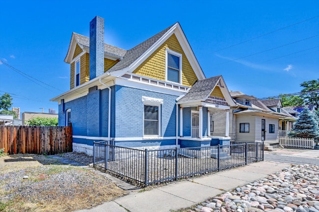 Building Photo - 523 W 8th Ave