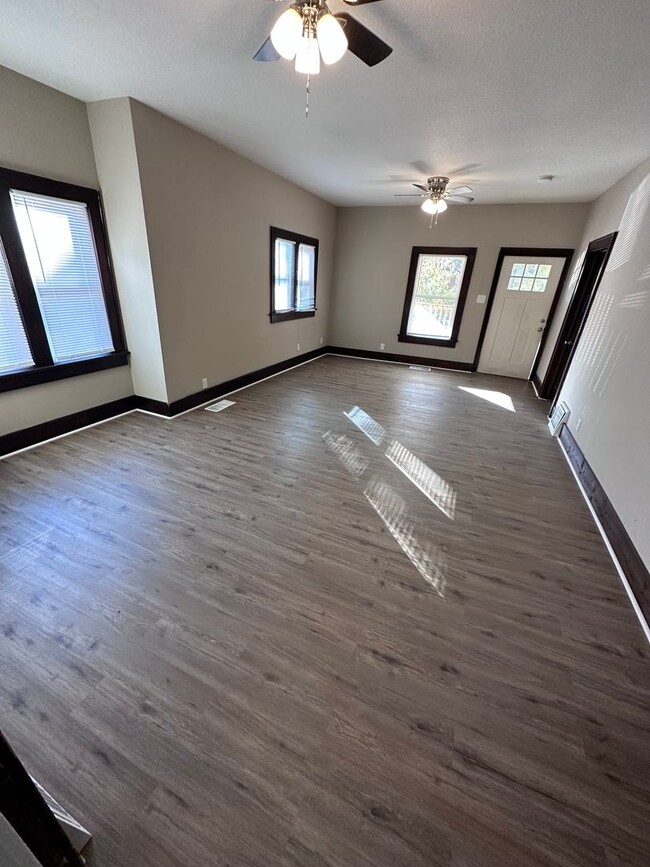 Foto del edificio - $1250 - 3 bedroom / 2 bathroom - Single Fa...