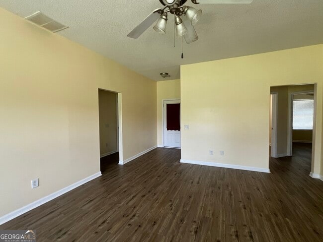 Building Photo - 1229 Clearwater Dr