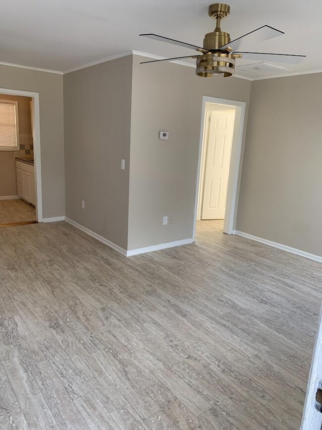 Building Photo - 4630 Oakwood Ave