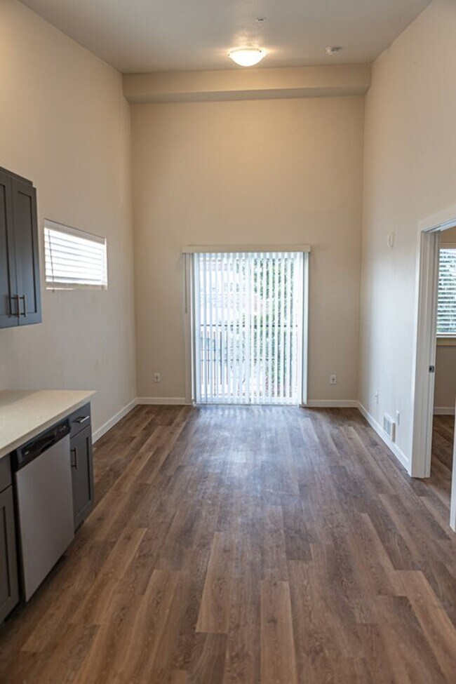 Foto del edificio - Modern-2ND FLR • Open Layout • Natural Light