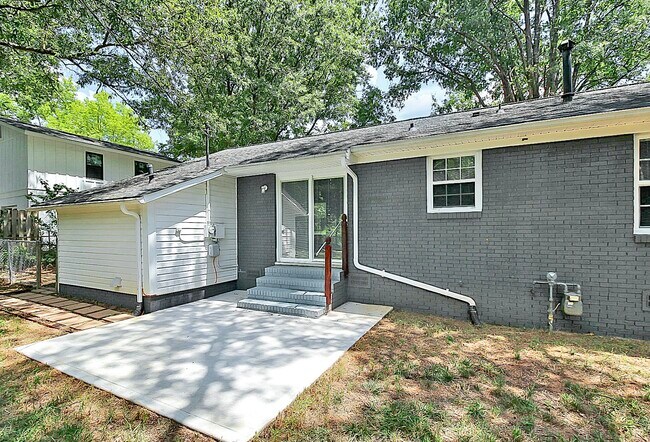 Foto del edificio - 4109 Oak Forest Dr