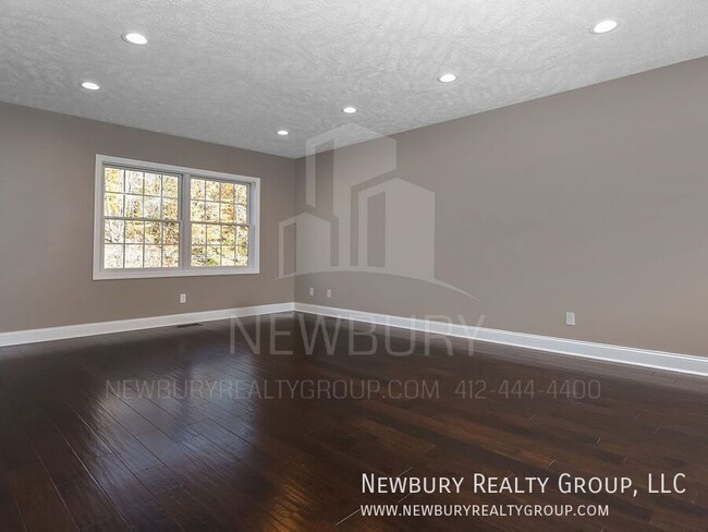 Building Photo - 155 Banksville Pl