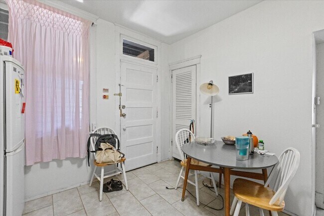 Foto del edificio - 4002 N Southport Ave