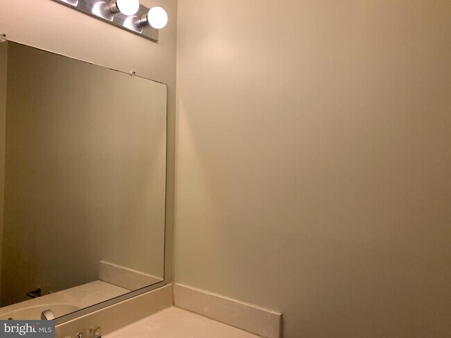 Building Photo - 5906 S Hil Mar Cir