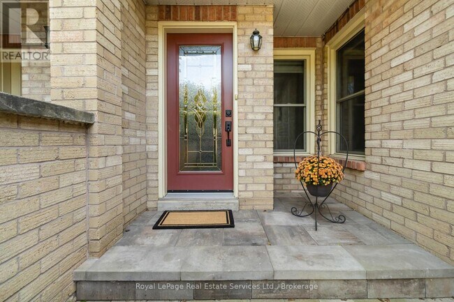 Photo du bâtiment - 1236 McCraney St E