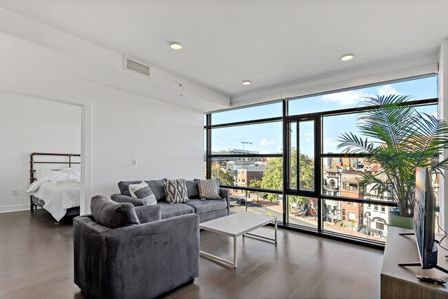 Building Photo - 904 T St NW