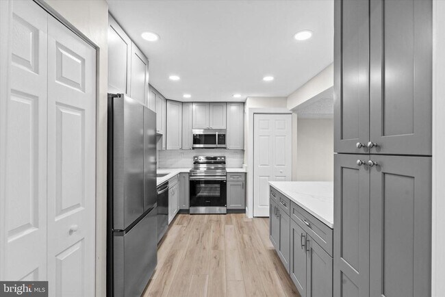 Foto del edificio - 3800 Powell Ln