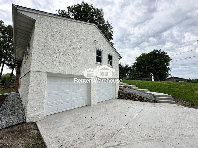 Foto del edificio - 3311 Interlachen Dr NE