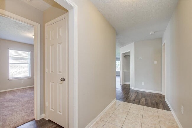 Building Photo - 15002 Sparks Ct