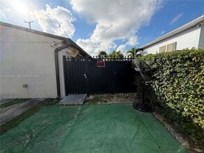 Building Photo - 200 W 53rd Terrace