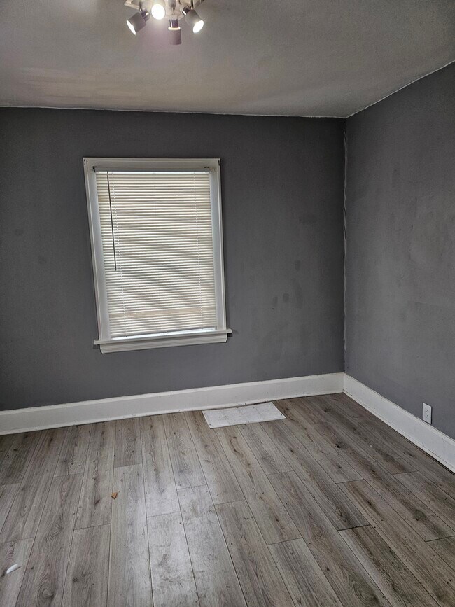 Foto del edificio - 573 Grace Ave