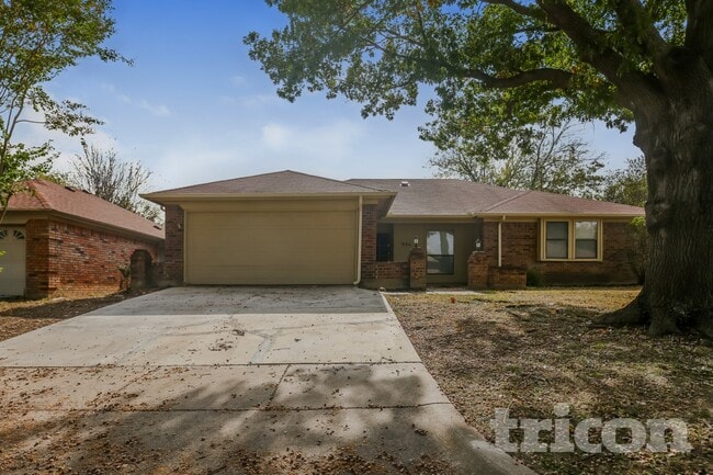 Building Photo - 934 Robinwood Dr