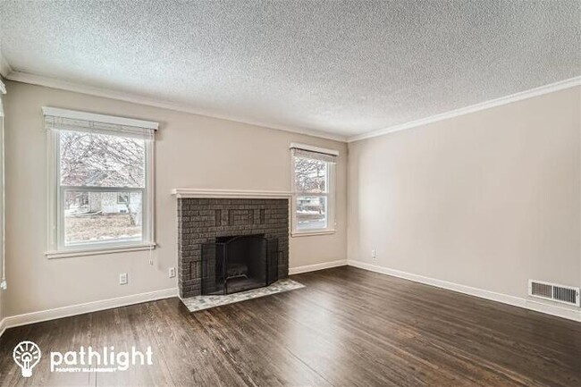 Building Photo - 2622 Meridian Dr, Robbinsdale, MN, 55422