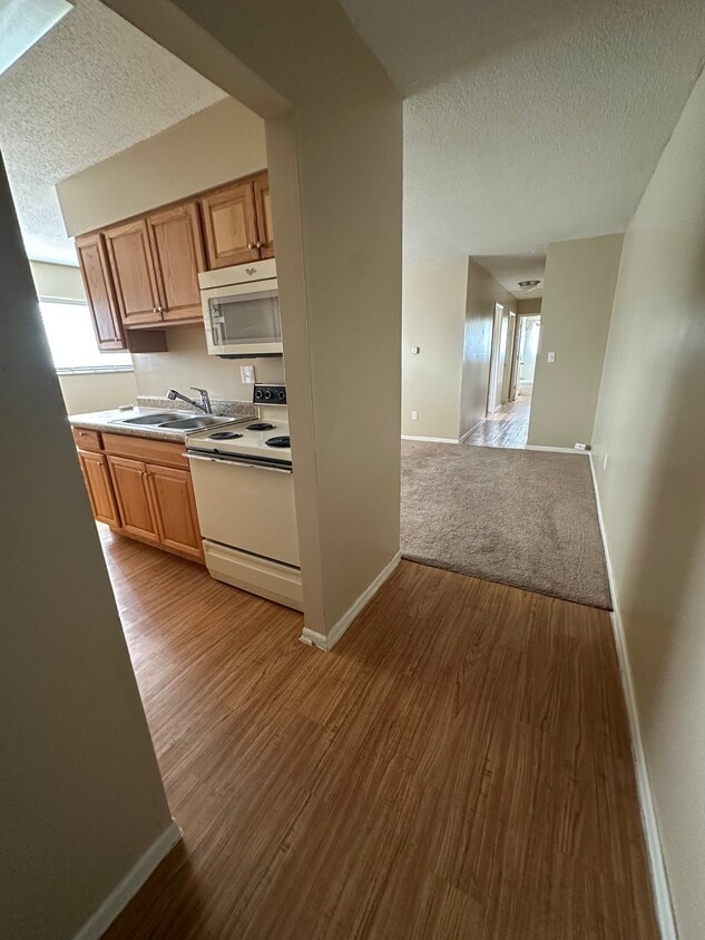 Photo - 2034 9th St (Coralville, IA)
