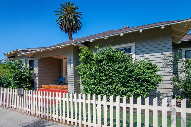 Photo - 2667 S Catalina St House