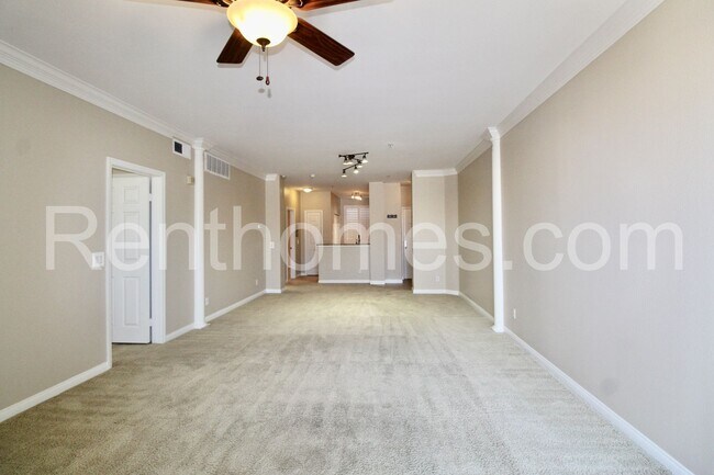 Foto del edificio - Mission Valley, 2186 Gill Village Wy #711,-All Appliances included! Central AC, Community Pool / ...