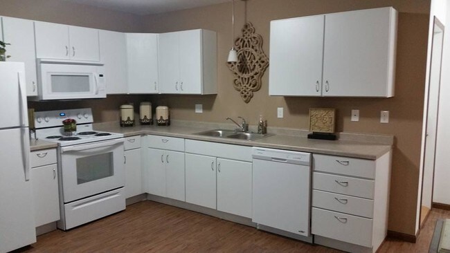 Building Photo - 3300 Sunner Ave. F2