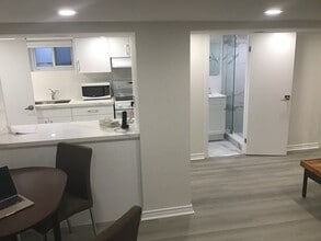 Building Photo - 429 Ridelle Av