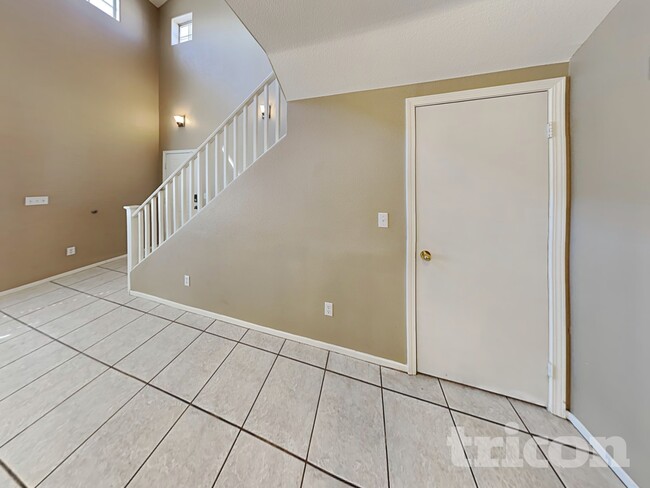 Building Photo - 2023 Betty Davis St